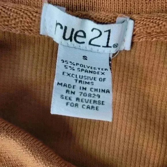 RUE21 brown tshirt slight crop top size small - Picture 3 of 3